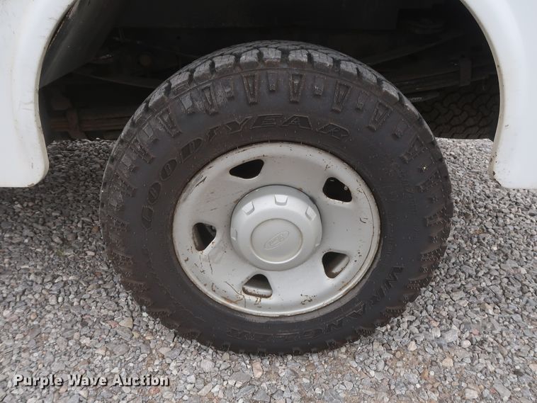 image for item HA9159 2008 Ford F350 Super Duty XL  utility bed pickup truck