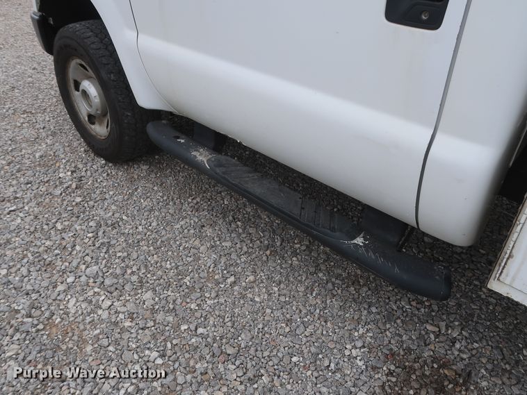 image for item HA9159 2008 Ford F350 Super Duty XL  utility bed pickup truck