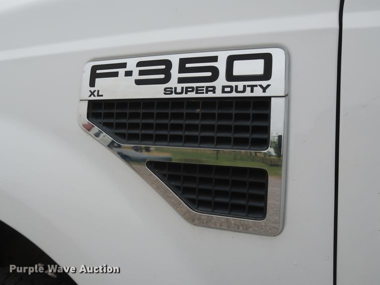 image for item HA9159 2008 Ford F350 Super Duty XL  utility bed pickup truck