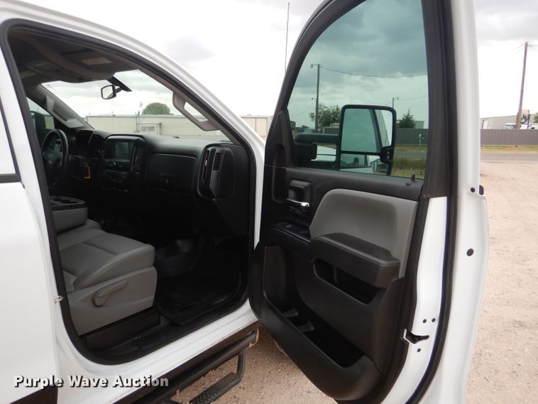 image for item HC9026 2017 Chevrolet Silverado 2500HD  Crew Cab pickup truck