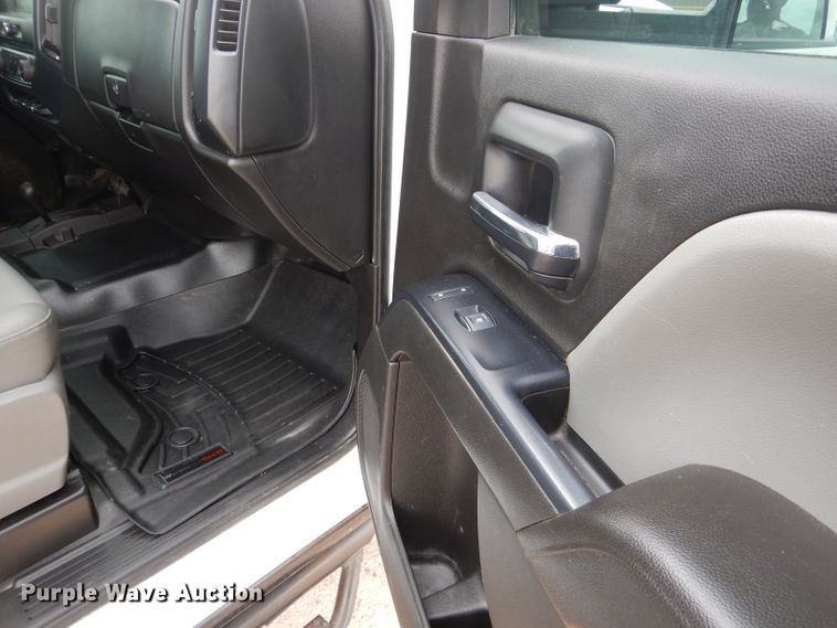 image for item HC9026 2017 Chevrolet Silverado 2500HD  Crew Cab pickup truck