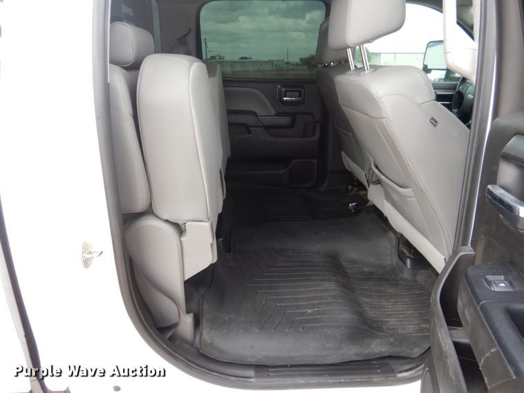 image for item HC9026 2017 Chevrolet Silverado 2500HD  Crew Cab pickup truck