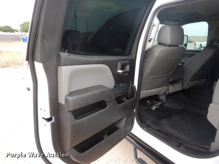 image for item HC9026 2017 Chevrolet Silverado 2500HD  Crew Cab pickup truck