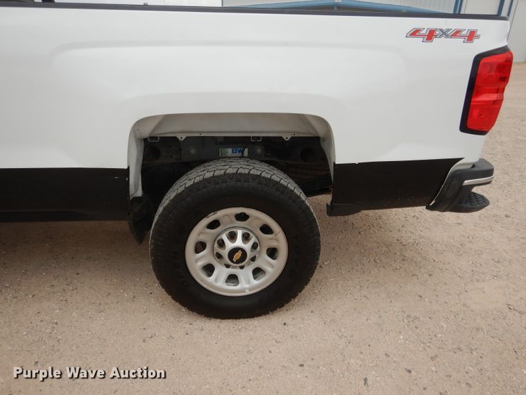 image for item HC9026 2017 Chevrolet Silverado 2500HD  Crew Cab pickup truck