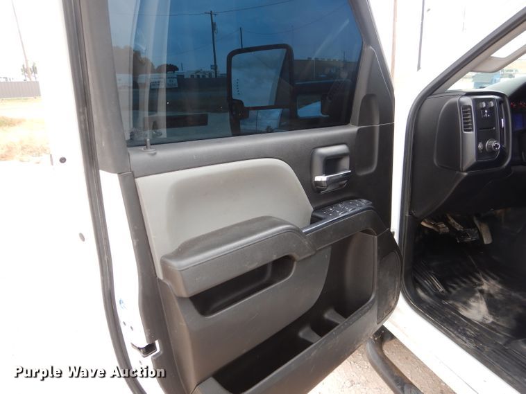 image for item HC9027 2016 Chevrolet Silverado 3500HD  Crew Cab pickup truck