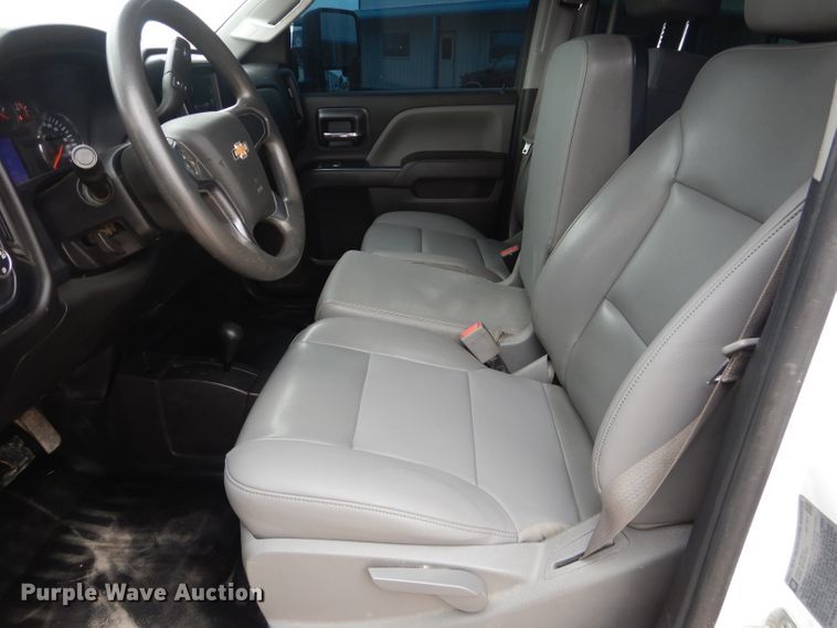 image for item HC9027 2016 Chevrolet Silverado 3500HD  Crew Cab pickup truck