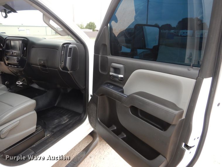 image for item HC9027 2016 Chevrolet Silverado 3500HD  Crew Cab pickup truck