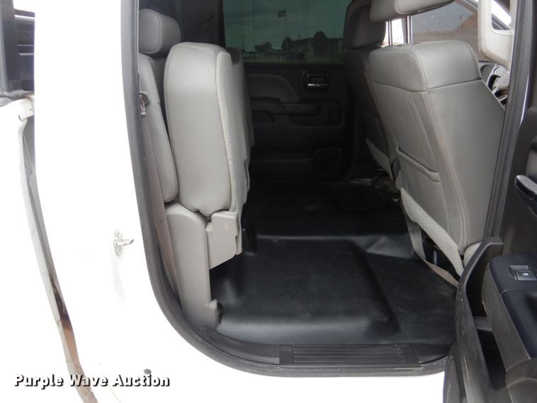 image for item HC9027 2016 Chevrolet Silverado 3500HD  Crew Cab pickup truck