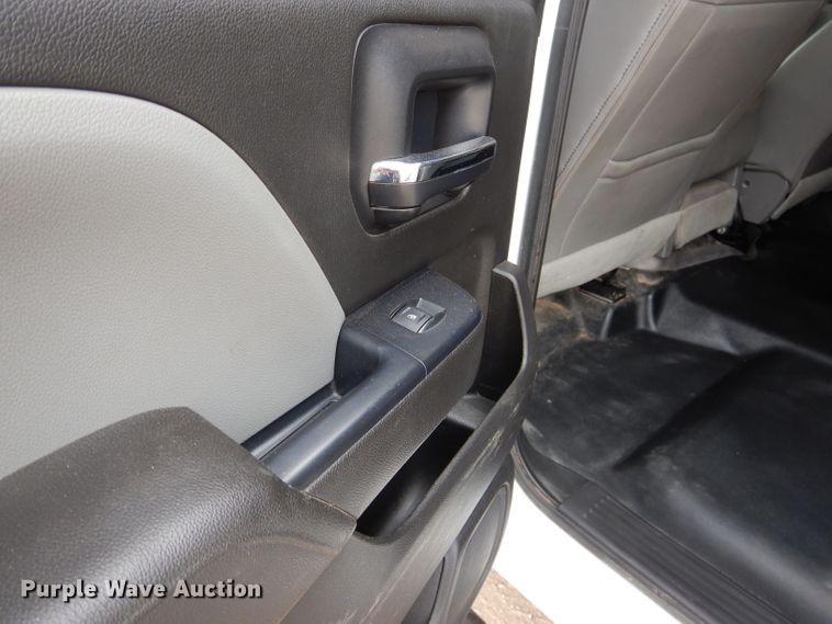 image for item HC9027 2016 Chevrolet Silverado 3500HD  Crew Cab pickup truck