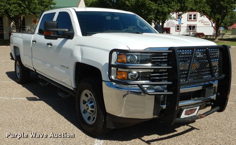 image for item HC9031 2017 Chevrolet Silverado 3500HD  Crew Cab pickup truck