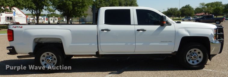 image for item HC9031 2017 Chevrolet Silverado 3500HD  Crew Cab pickup truck