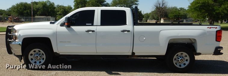 image for item HC9031 2017 Chevrolet Silverado 3500HD  Crew Cab pickup truck