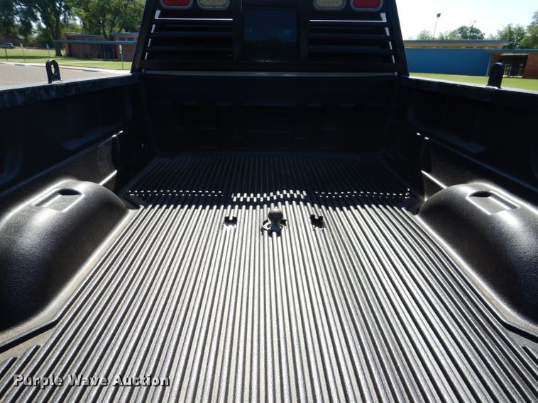 image for item HC9031 2017 Chevrolet Silverado 3500HD  Crew Cab pickup truck