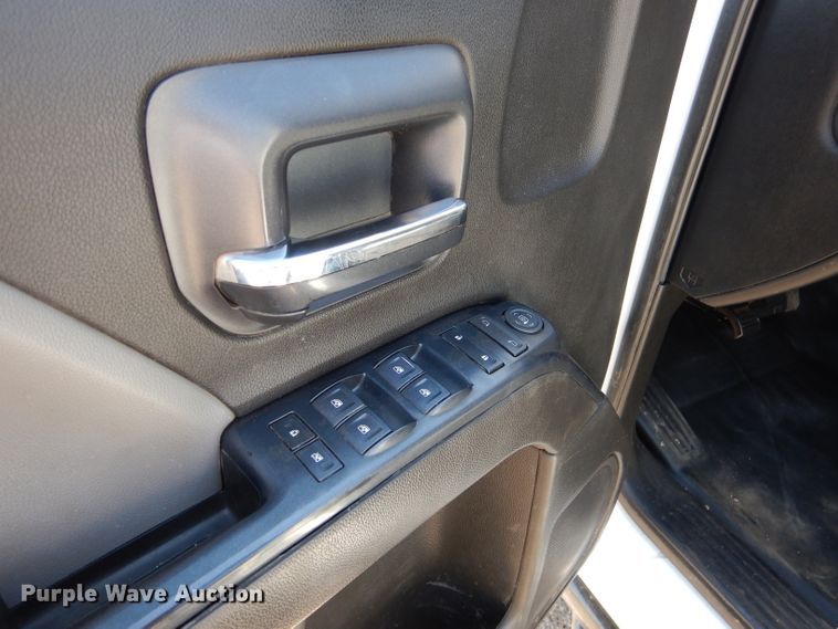 image for item HC9031 2017 Chevrolet Silverado 3500HD  Crew Cab pickup truck