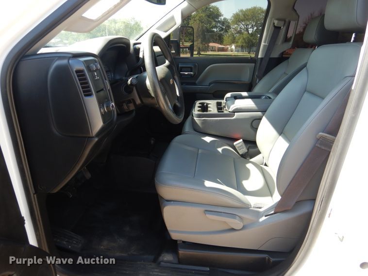 image for item HC9031 2017 Chevrolet Silverado 3500HD  Crew Cab pickup truck