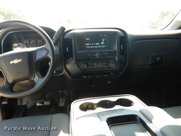 image for item HC9031 2017 Chevrolet Silverado 3500HD  Crew Cab pickup truck