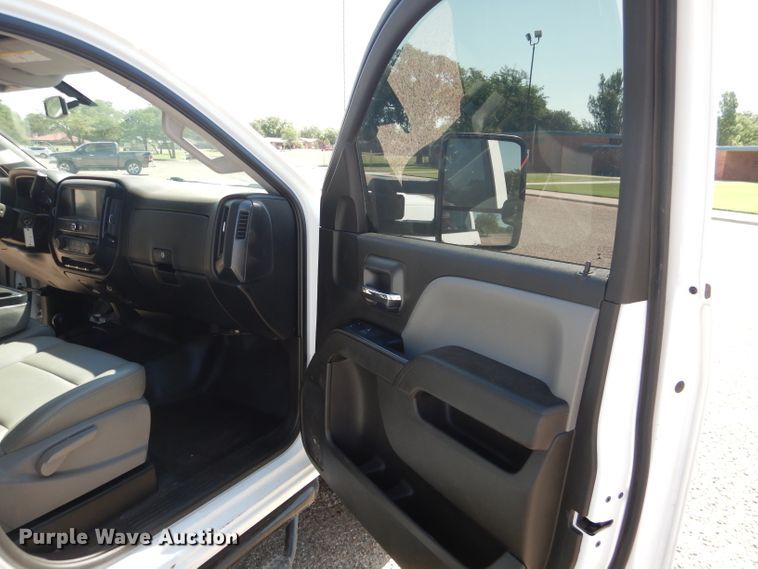 image for item HC9031 2017 Chevrolet Silverado 3500HD  Crew Cab pickup truck