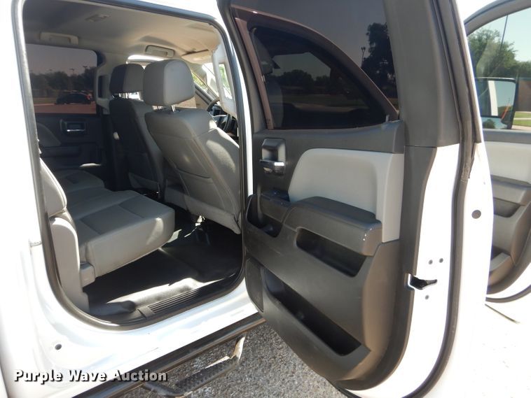 image for item HC9031 2017 Chevrolet Silverado 3500HD  Crew Cab pickup truck