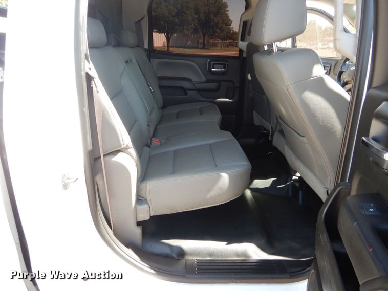 image for item HC9031 2017 Chevrolet Silverado 3500HD  Crew Cab pickup truck