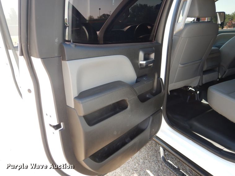 image for item HC9031 2017 Chevrolet Silverado 3500HD  Crew Cab pickup truck