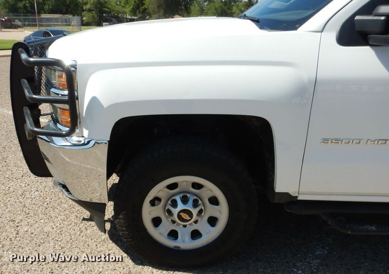 image for item HC9031 2017 Chevrolet Silverado 3500HD  Crew Cab pickup truck