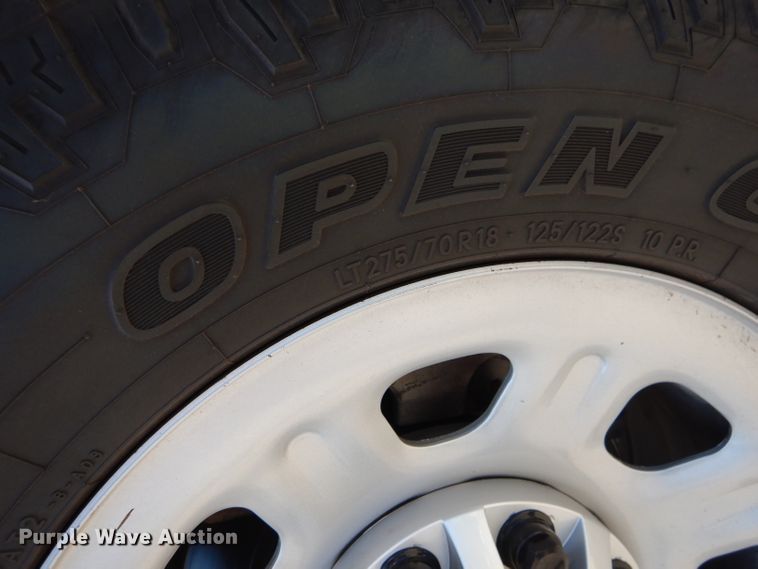 image for item HC9031 2017 Chevrolet Silverado 3500HD  Crew Cab pickup truck