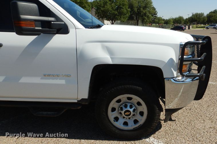 image for item HC9031 2017 Chevrolet Silverado 3500HD  Crew Cab pickup truck