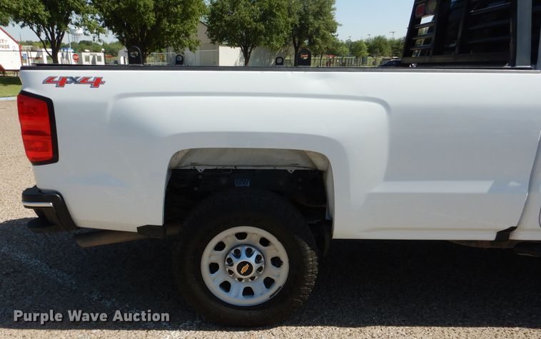 image for item HC9031 2017 Chevrolet Silverado 3500HD  Crew Cab pickup truck