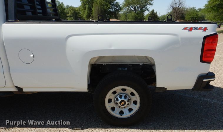 image for item HC9031 2017 Chevrolet Silverado 3500HD  Crew Cab pickup truck