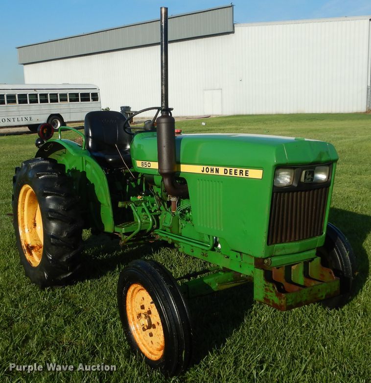 image for item HS9597 John Deere 850  tractor