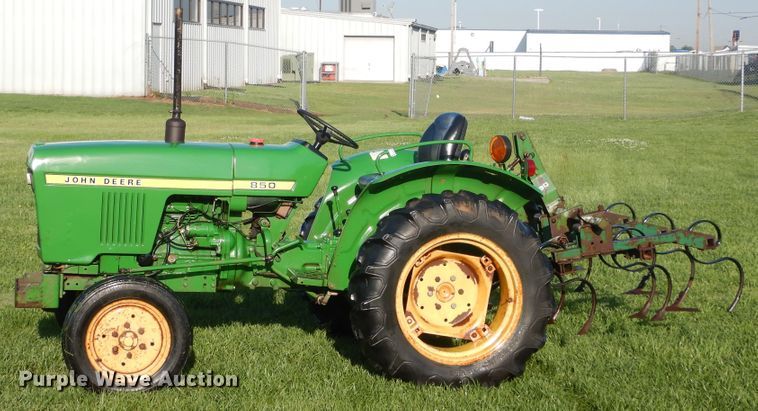 image for item HS9597 John Deere 850  tractor