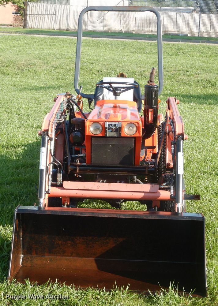 image for item HS9598 Kubota B7100HST  MFWD tractor