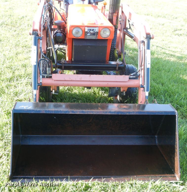 image for item HS9598 Kubota B7100HST  MFWD tractor