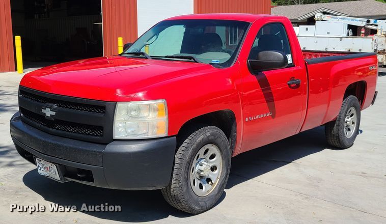 image for item K5844 2007 Chevrolet Silverado 1500  pickup truck