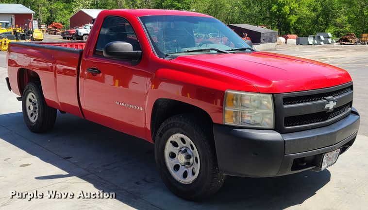 image for item K5844 2007 Chevrolet Silverado 1500  pickup truck