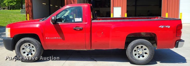 image for item K5844 2007 Chevrolet Silverado 1500  pickup truck