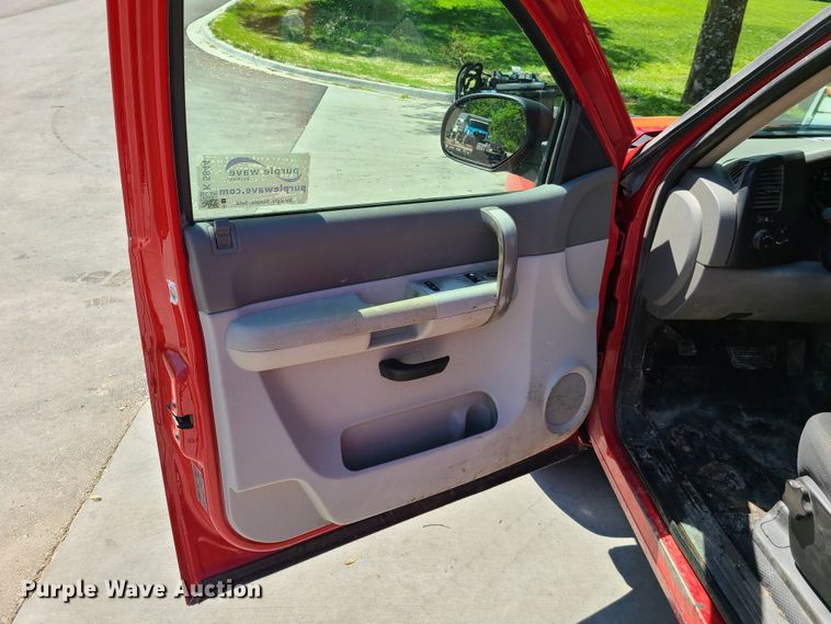 image for item K5844 2007 Chevrolet Silverado 1500  pickup truck