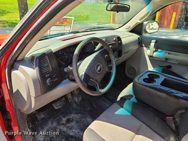 image for item K5844 2007 Chevrolet Silverado 1500  pickup truck
