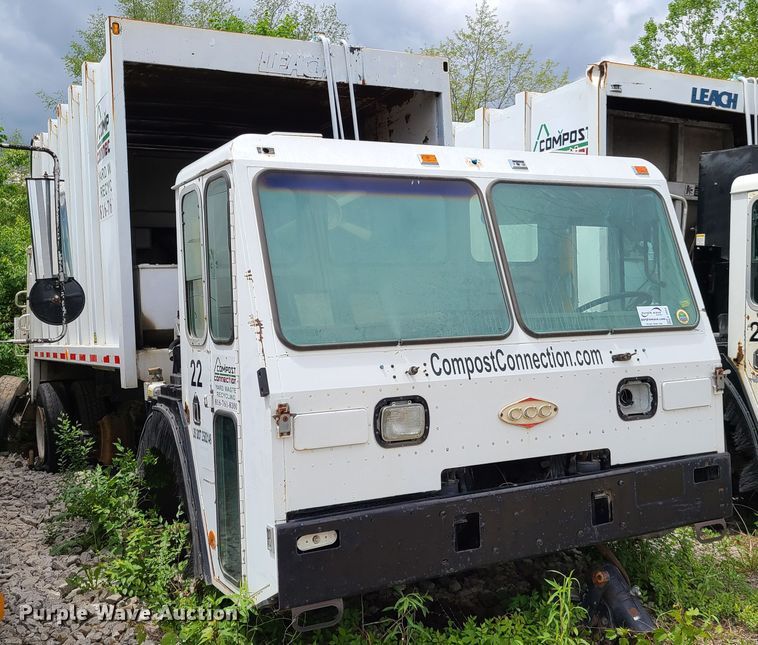 image for item K5854 2001 Crane Carrier  refuse truck