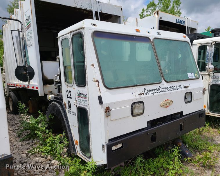 image for item K5854 2001 Crane Carrier  refuse truck