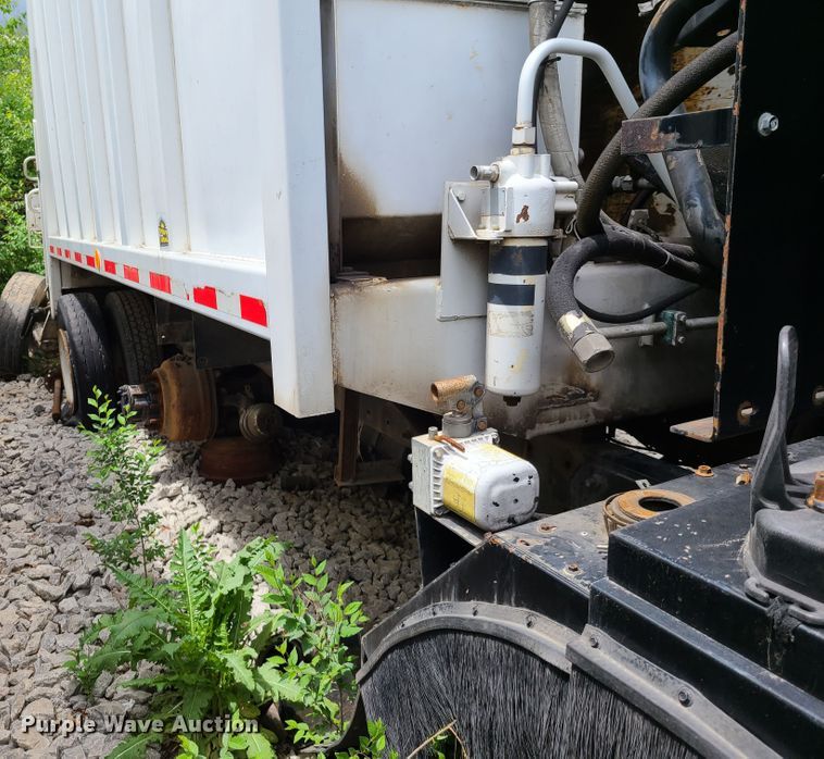 image for item K5854 2001 Crane Carrier  refuse truck