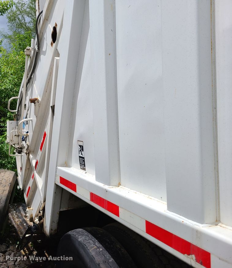 image for item K5854 2001 Crane Carrier  refuse truck