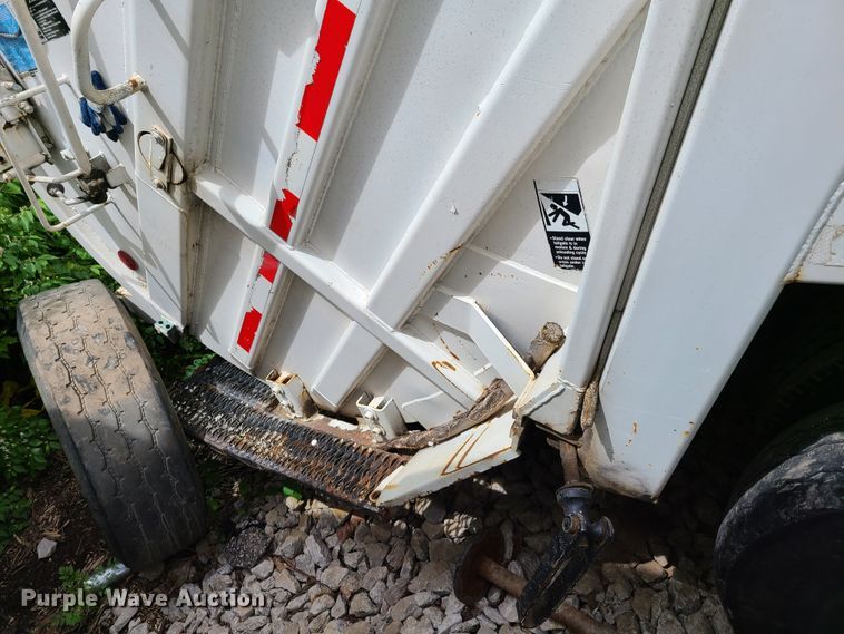 image for item K5854 2001 Crane Carrier  refuse truck