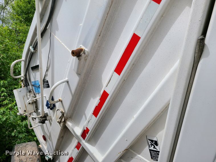 image for item K5854 2001 Crane Carrier  refuse truck