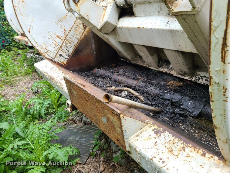 image for item K5854 2001 Crane Carrier  refuse truck