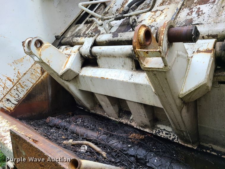 image for item K5854 2001 Crane Carrier  refuse truck