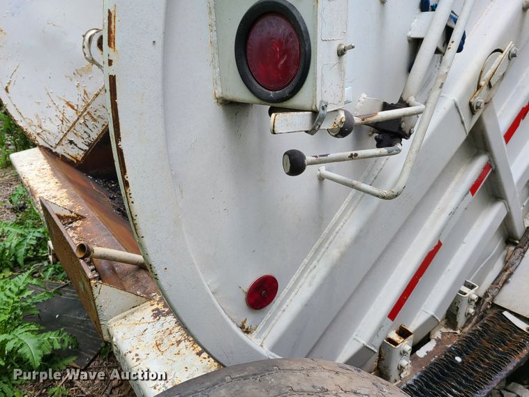 image for item K5854 2001 Crane Carrier  refuse truck