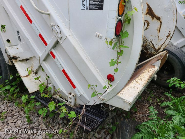 image for item K5854 2001 Crane Carrier  refuse truck