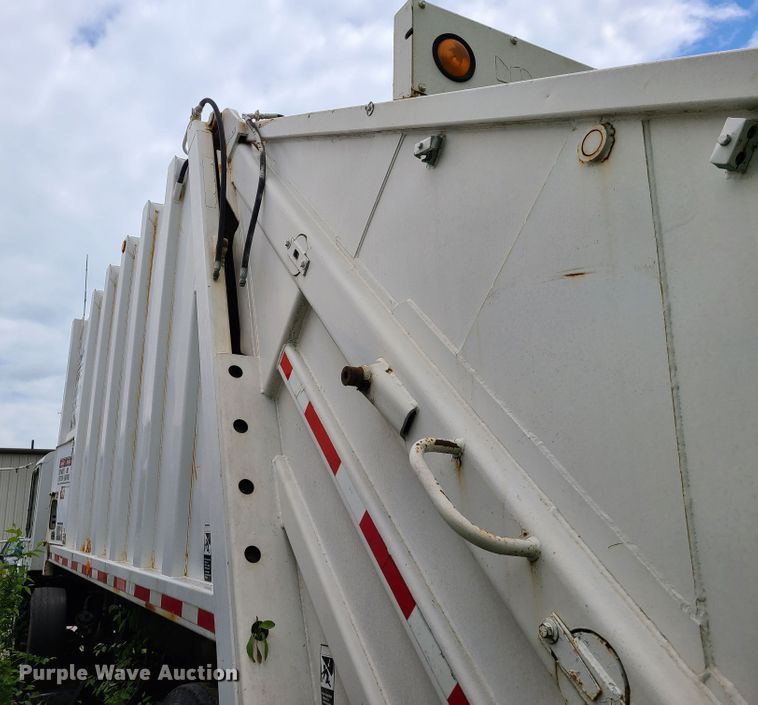 image for item K5854 2001 Crane Carrier  refuse truck