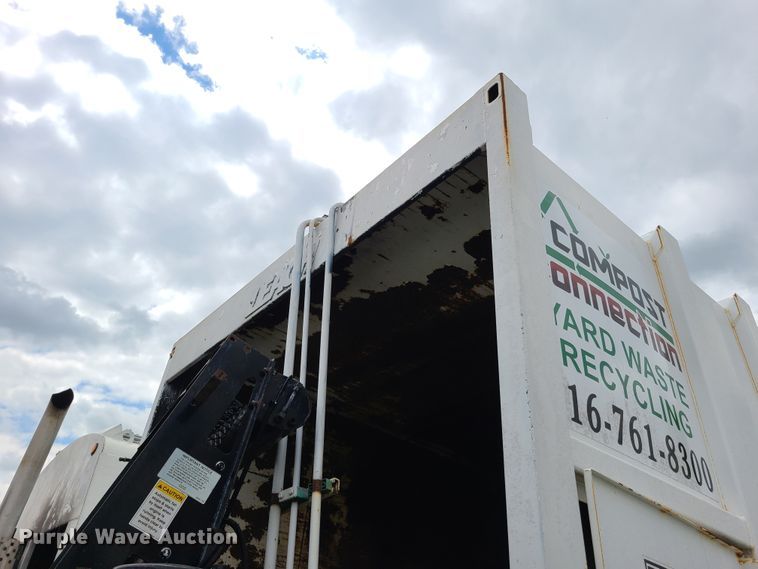 image for item K5854 2001 Crane Carrier  refuse truck